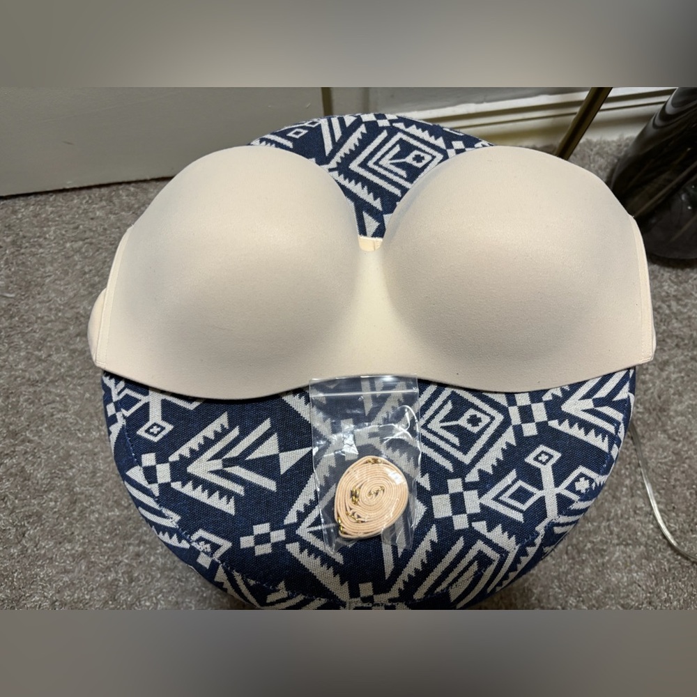Soma Nude Strapless Bra w Straps - 36B